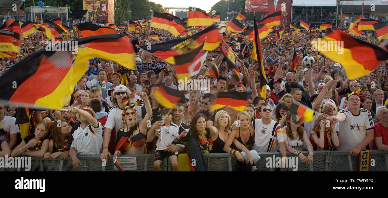 Deutschland in schwarz, rot und gold Fever, Berlin-Fan-Meile Stockfoto