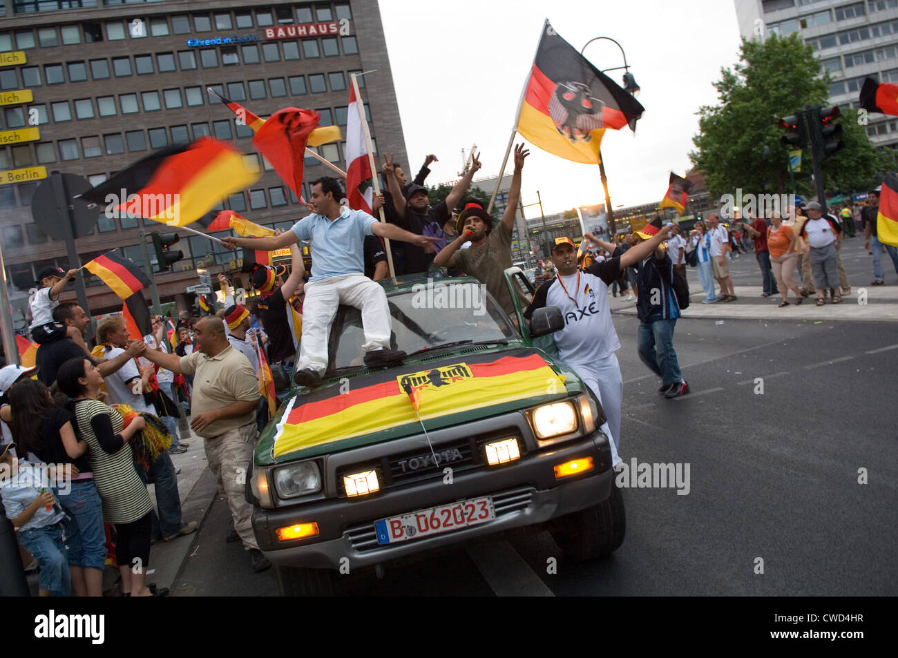Deutschland in schwarz, rot und gold Fever, Autoparade am Kurfürstendamm Stockfoto