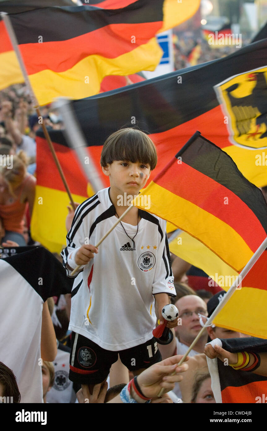 Deutschland in schwarz, rot und gold Fever, Berlin-Fan-Meile Stockfoto