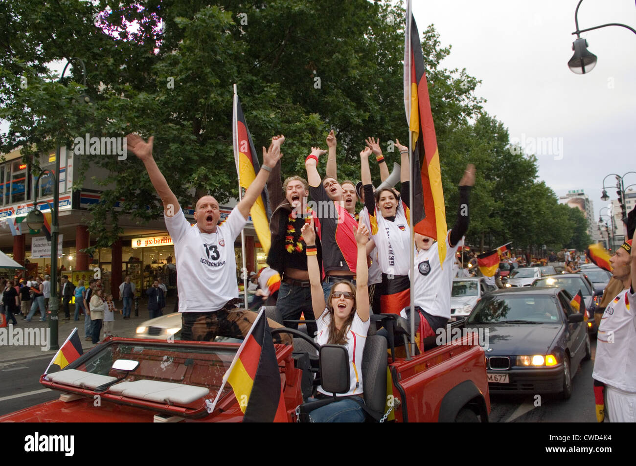 Deutschland in schwarz, rot und gold Fever, Autoparade am Kurfürstendamm Stockfoto
