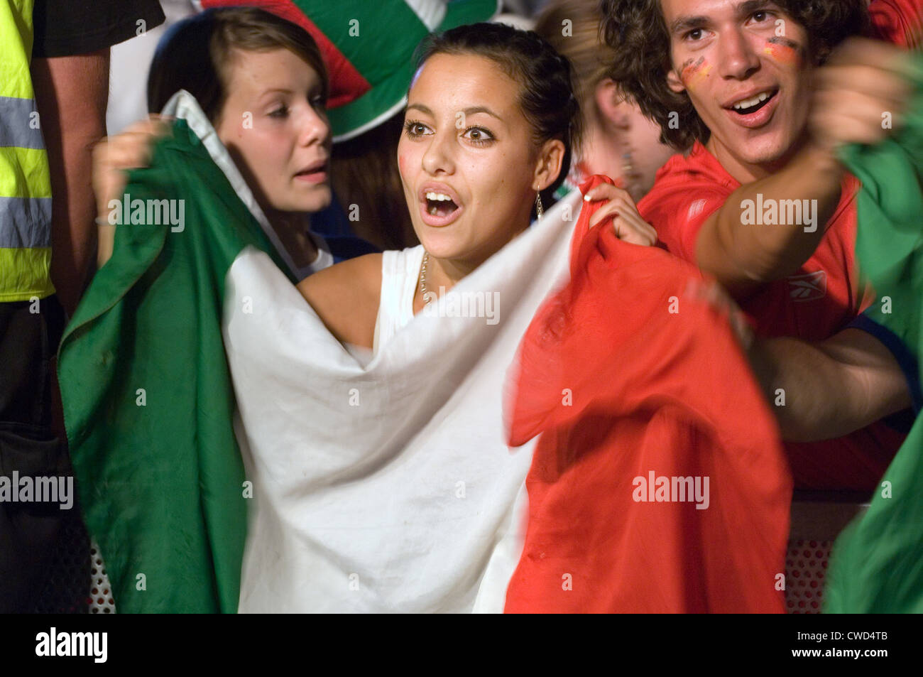 Italien gewinnt gegen Deutschland, weiblicher Fan in den Fanzonen Stockfoto