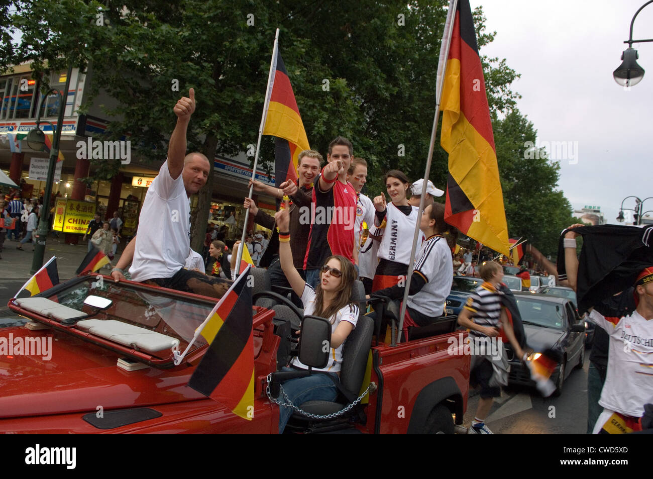 Deutschland in schwarz, rot und gold Fever, Autoparade am Kurfürstendamm Stockfoto