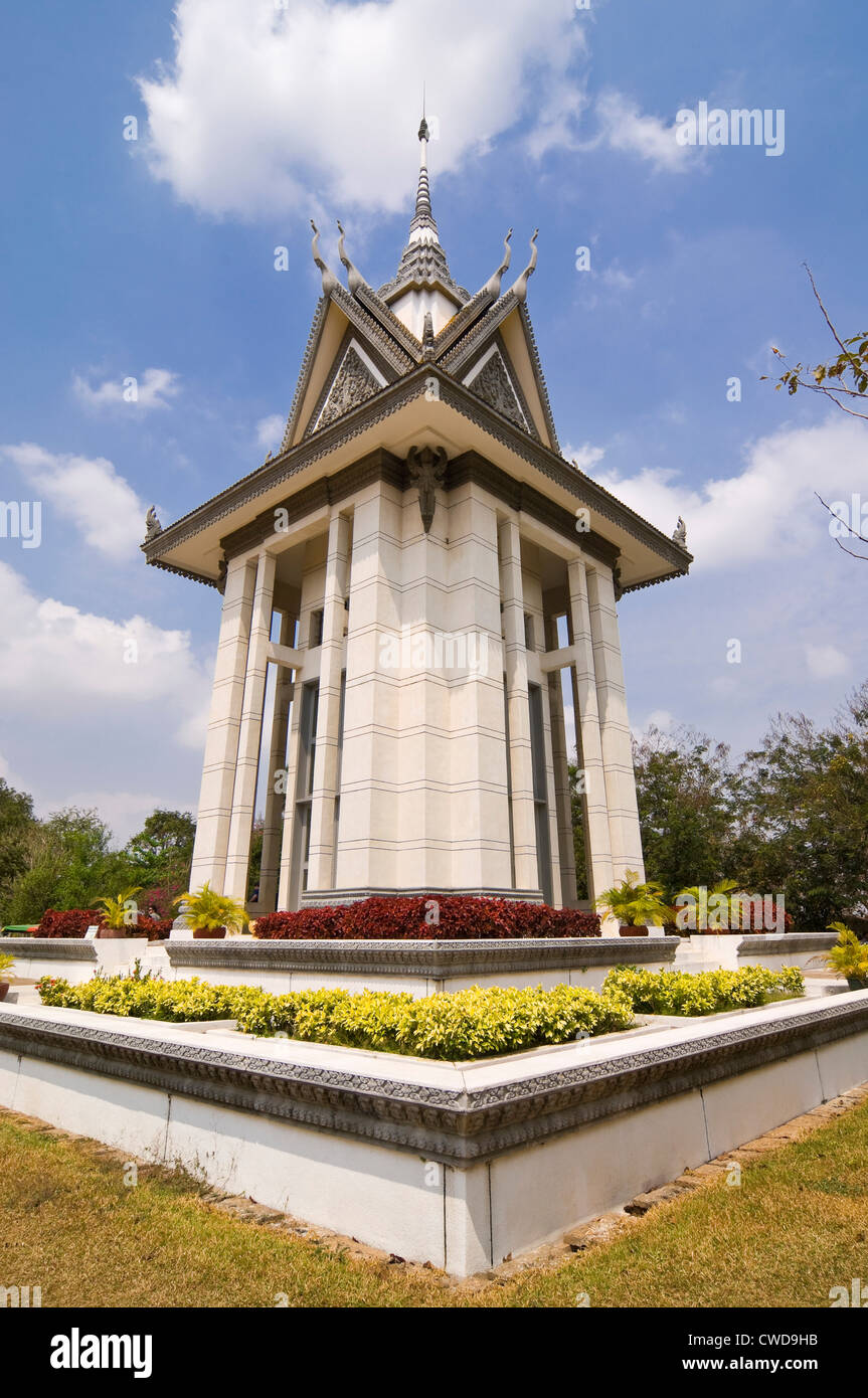 Vertikale Weitwinkelaufnahme von Choeung Ek, die Killing Fields-Gedenkstätte in der Nähe von Phnom Penh. Stockfoto