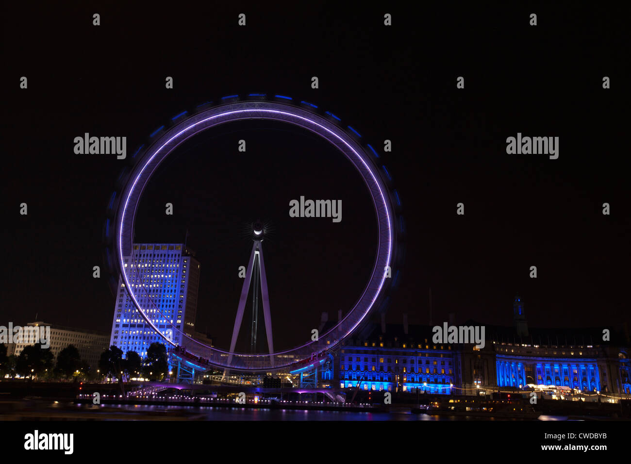 Bunte London Eye in der Nacht. Stockfoto