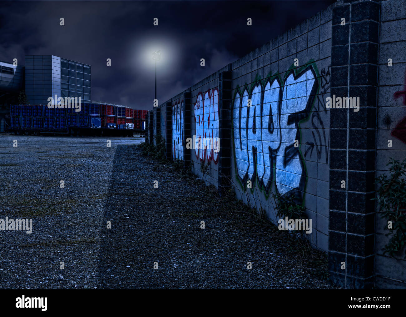 Night Shot von Graffiti Wand in London, Großbritannien Stockfoto