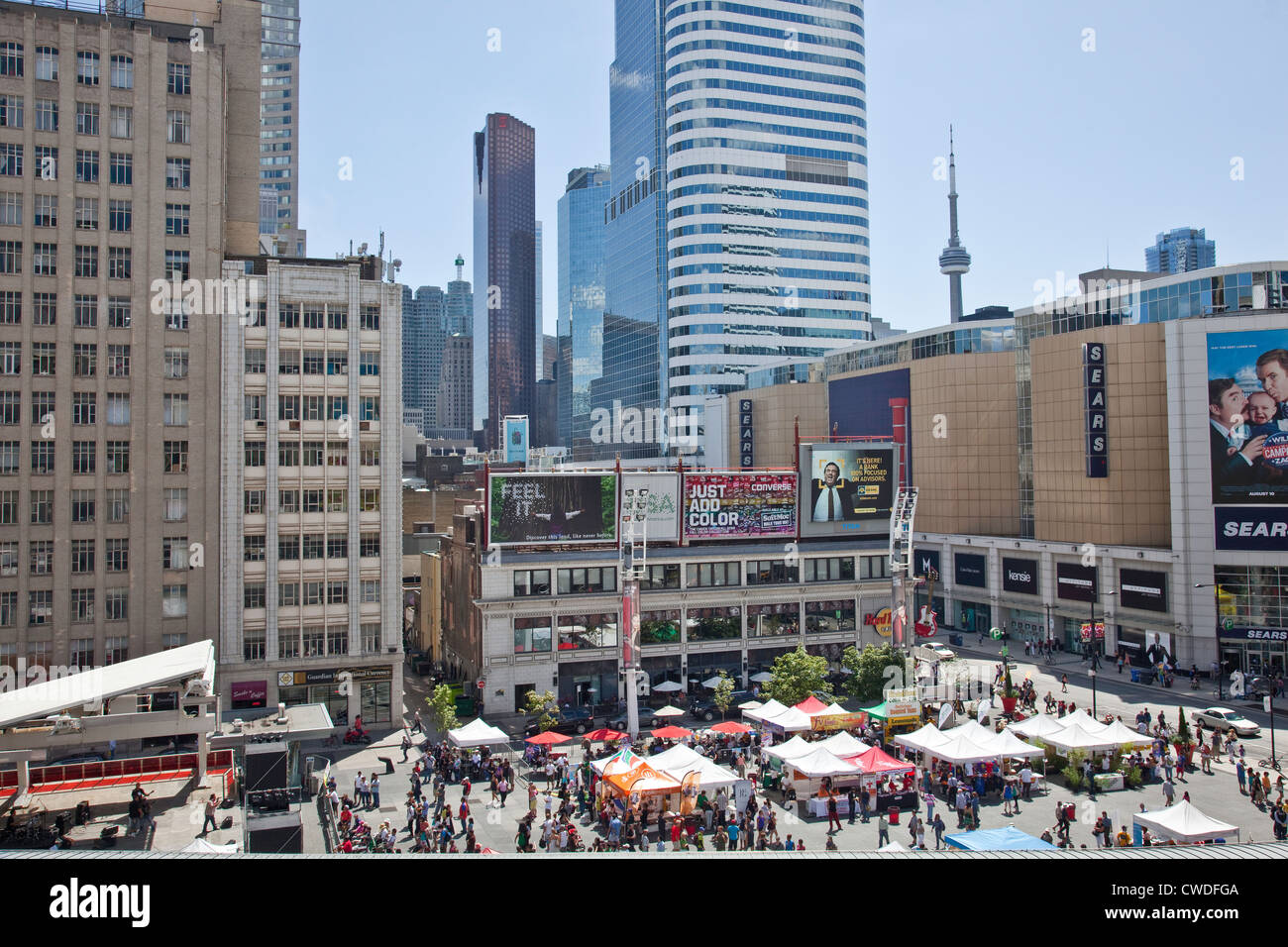 Unterhaltung und Festival auf Yonge & Dundas Square in der Innenstadt von Toronto, Ontario; Kanada Stockfoto