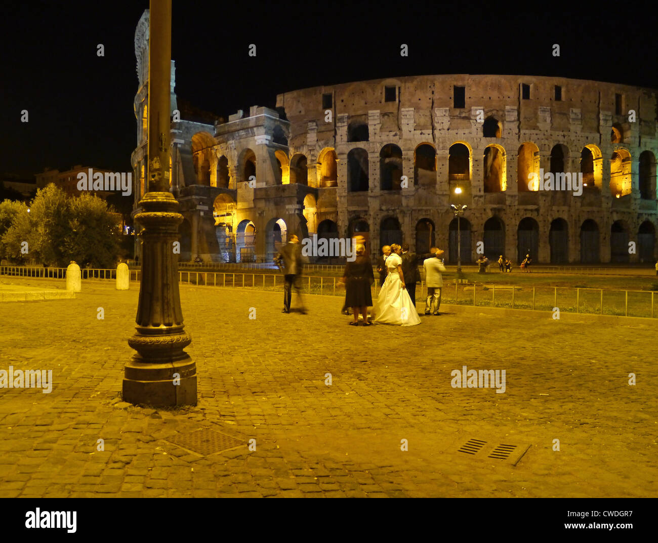 Roman Coliseum beleuchtet nachts Stockfoto