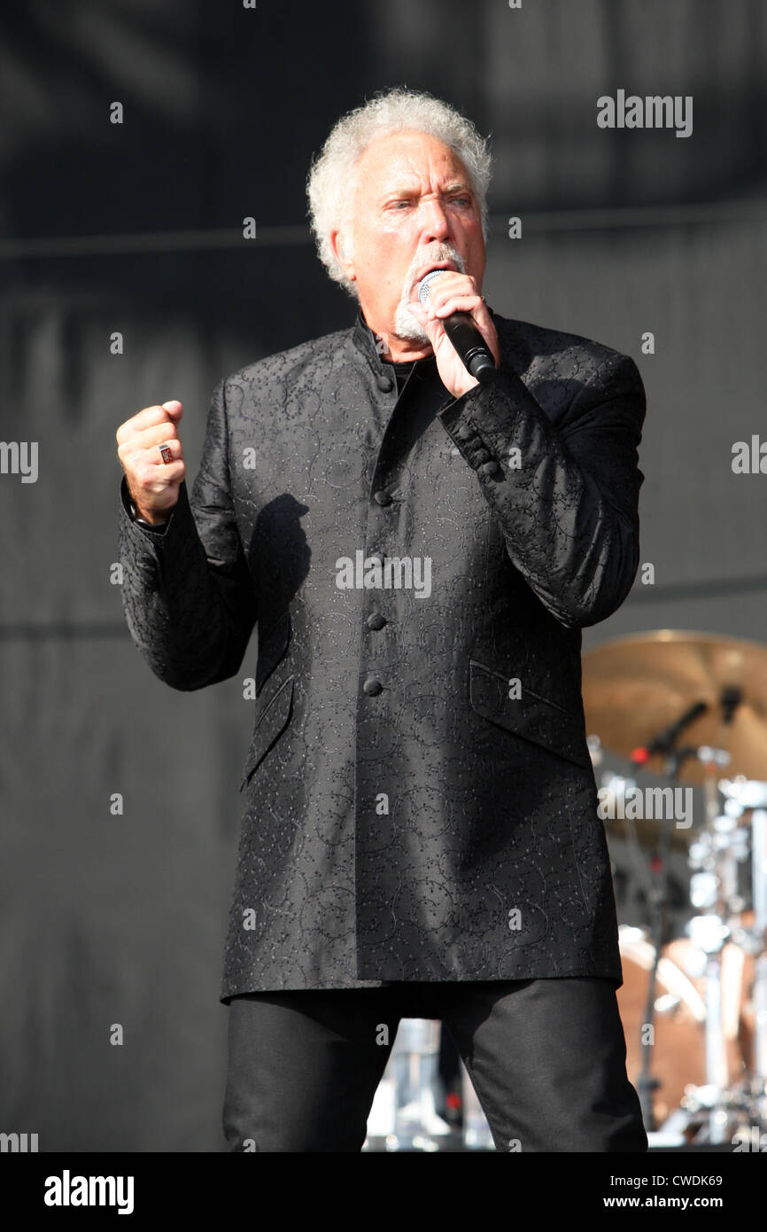 TOM JONES Auftritt beim V Festival im Hylands Park, Chelmsford, Essex auf Sonntag, 19. August 2012. Stockfoto