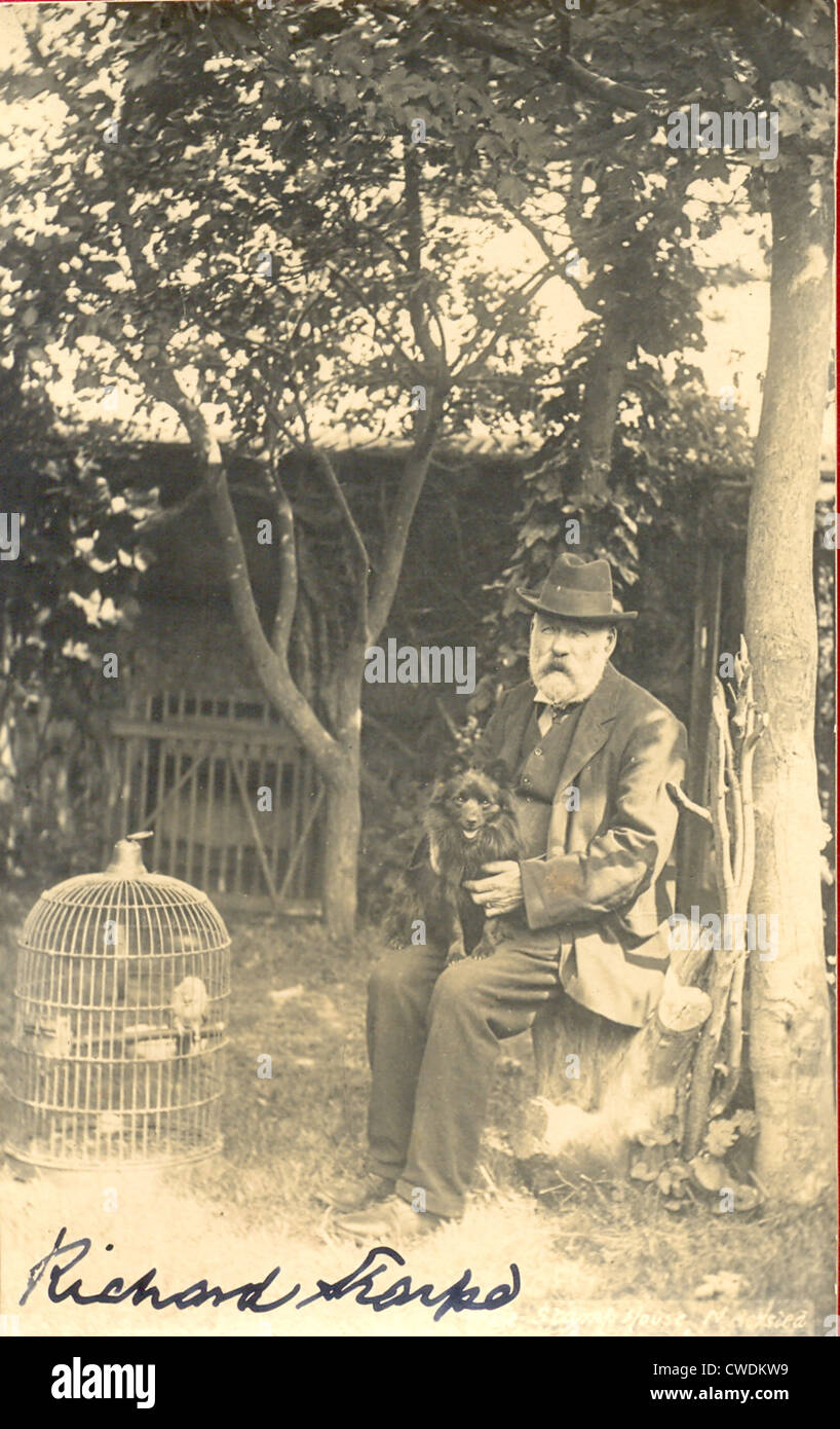 Signierte Postkarte von Richard Sharpe mit seinen Haustieren im Garten im Jubilee Stempel House, Bersted, Stockfoto