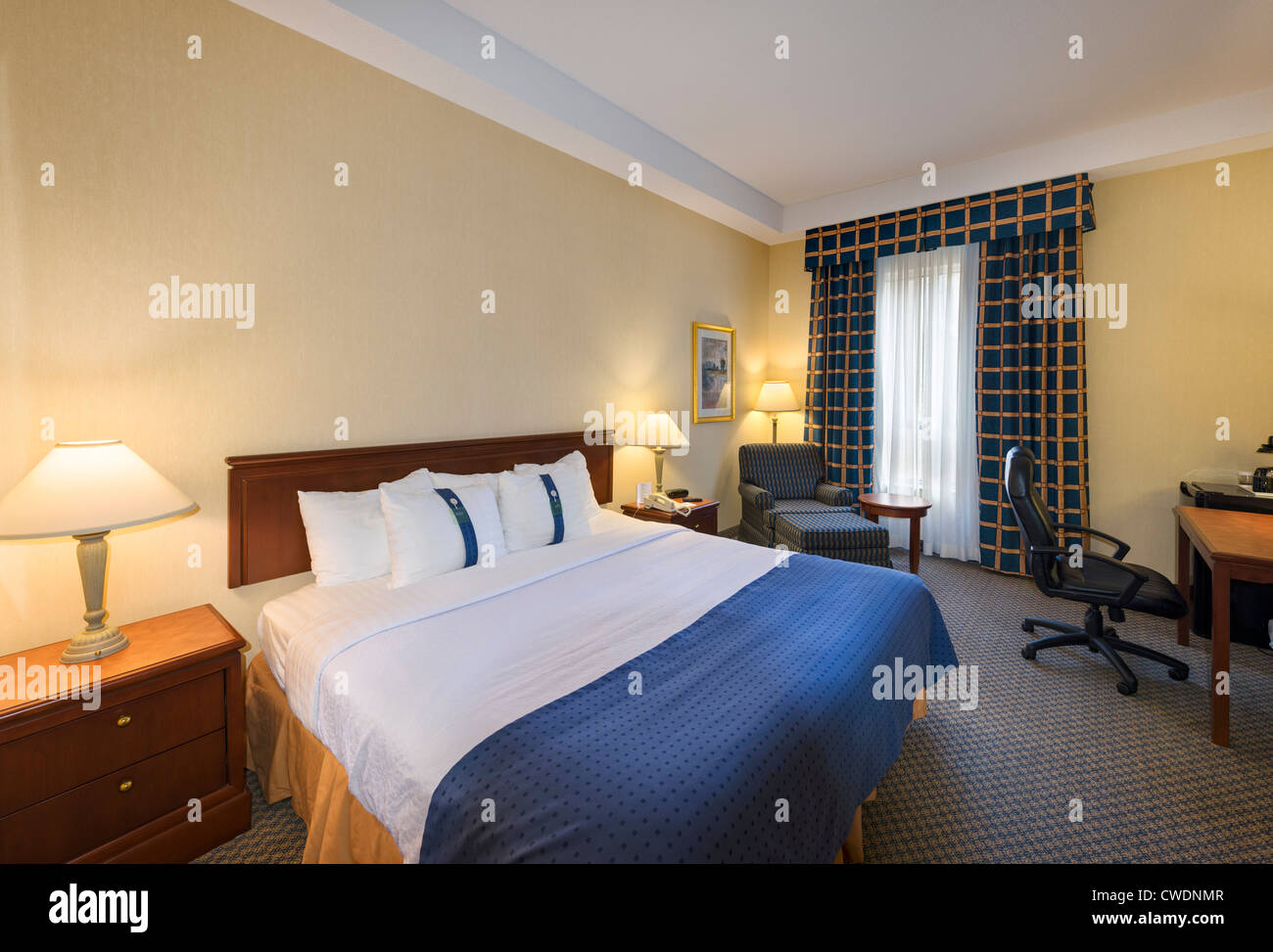 Standard-Zimmer im Holiday Inn Toronto Bloor-Yorkville, Bloor Street, Toronto, Ontario, Kanada Stockfoto