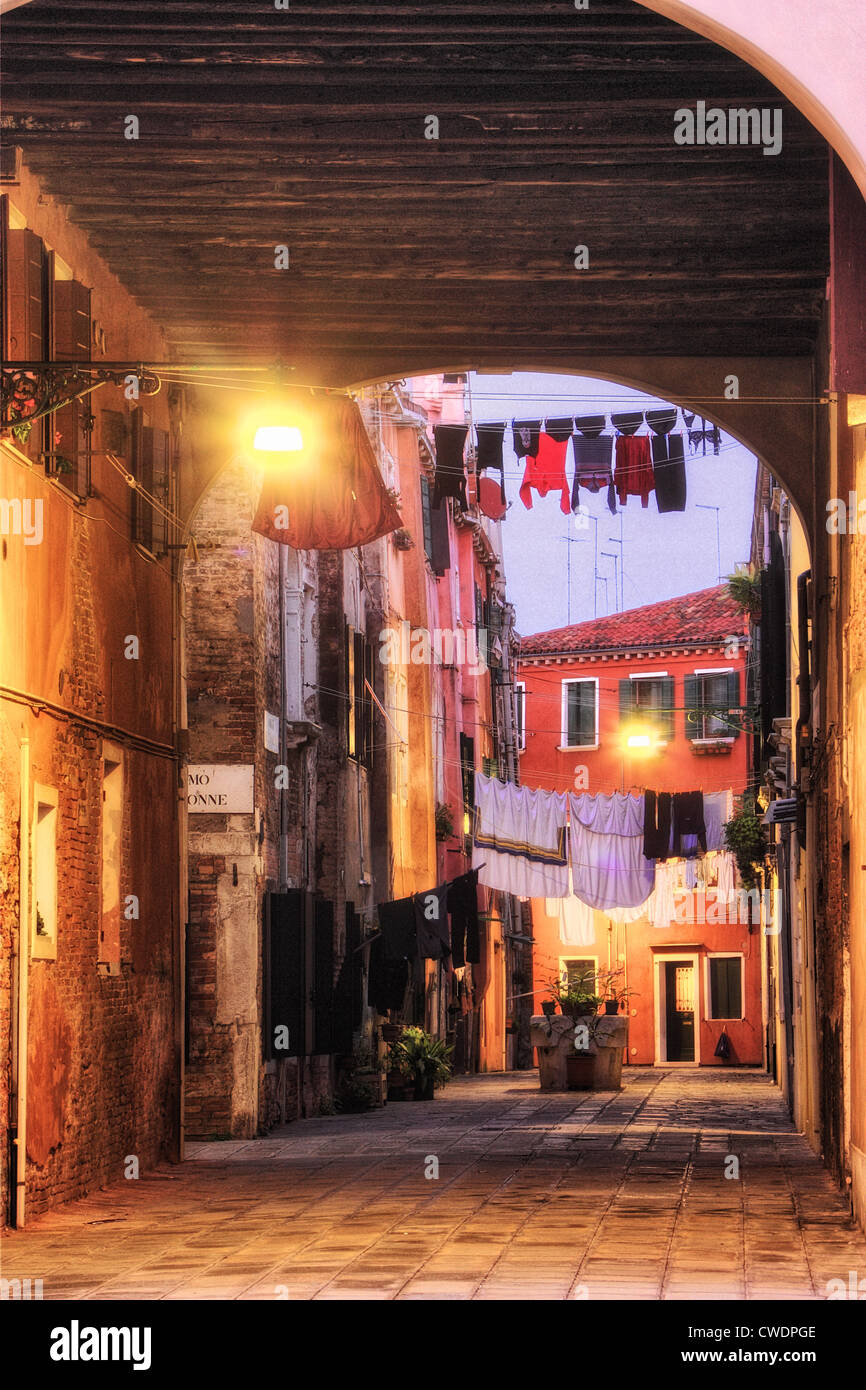 Wäscheleinen im Castello, Venedig; HDR (hoher Dynamikbereich Bild), Palazzo della Marinarezza Stockfoto