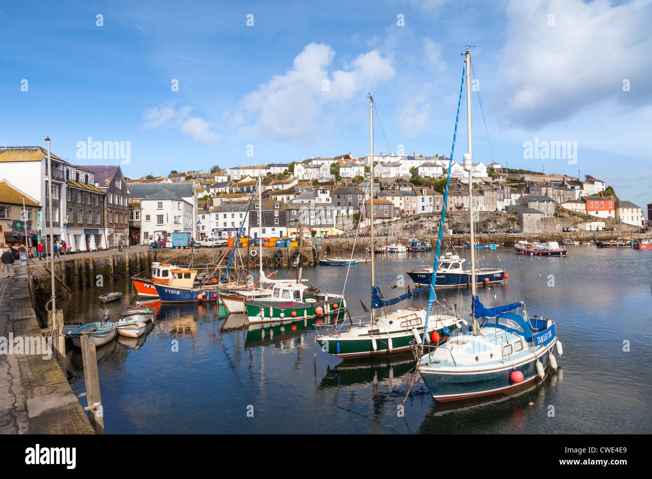 Der Hafen von Mevagissey in Cornwall mit Fischerei- und Boote. Stockfoto