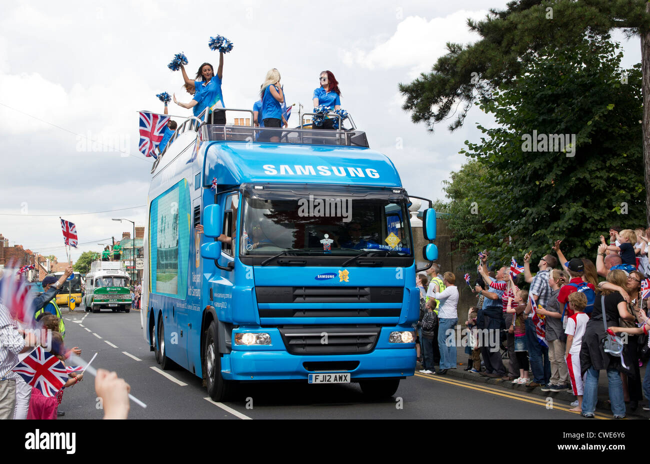 Olympische Fackel Samsung Sponsoring Begleitfahrzeug in Wincheap Canterbury Kent UK Stockfoto