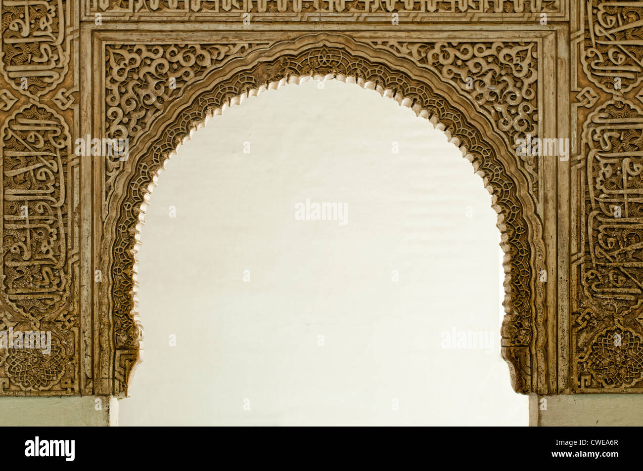 Islamische Ornamente auf einer Wand in einer alten Burg Stockfoto