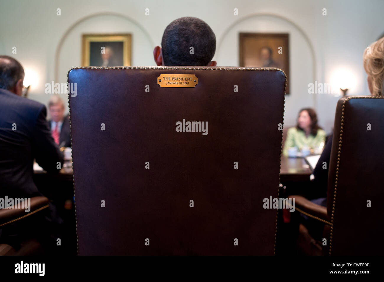 Präsident Barack Obama hält eine Kabinettssitzung in der Cabinet Room des weißen Hauses 26. Juli 2012 in Washington DC. Zeichen auf der Rückseite seines Stuhles markiert es als Präsidenten. Stockfoto