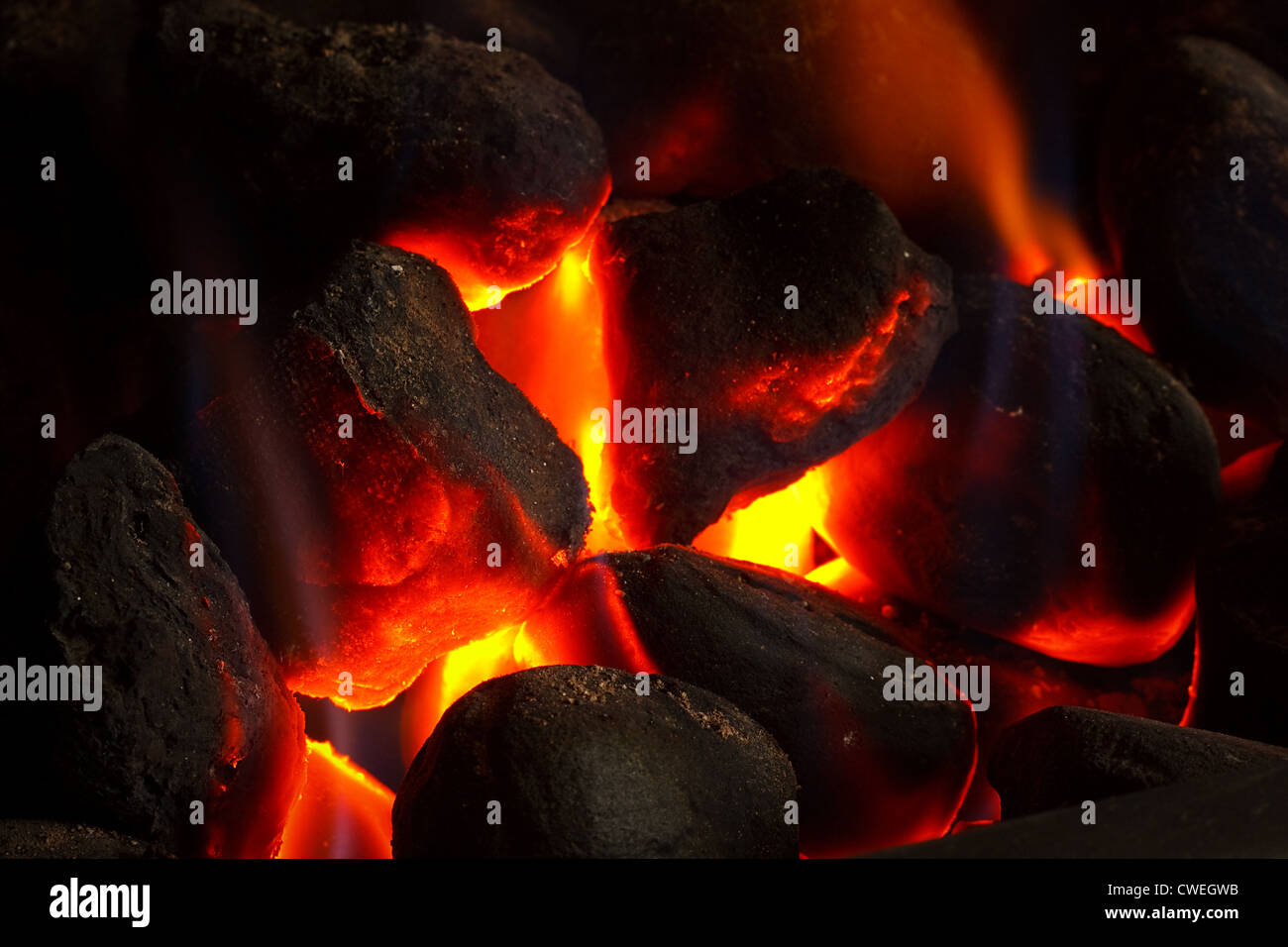 Nachahmung Kohle Feuer, angetrieben durch Gasversorgung Stockfoto