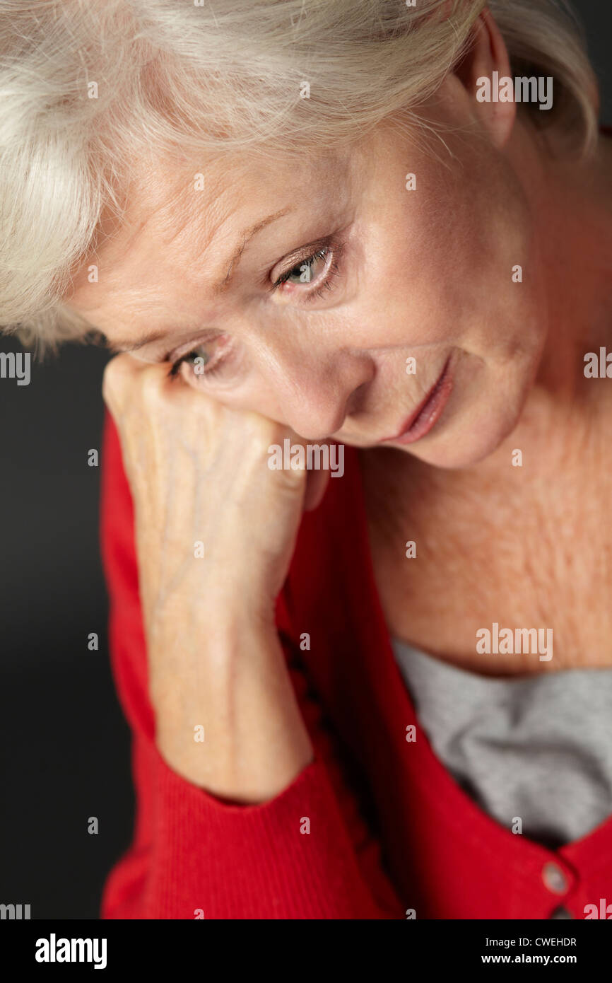 Ältere Frau, die unter Depressionen leiden Stockfoto
