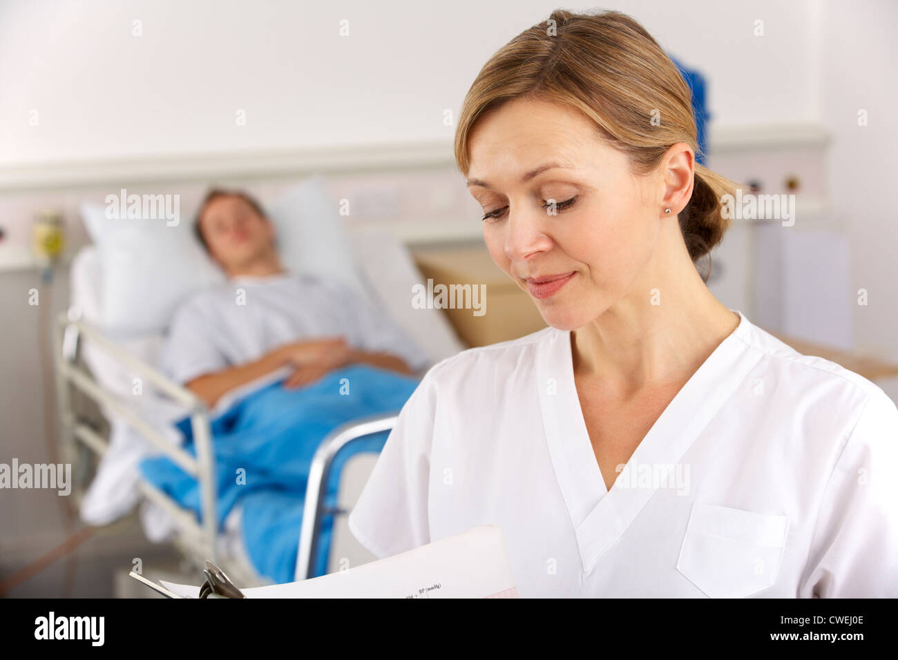 Amerikanische Krankenschwester arbeiten auf Krankenstation Stockfoto