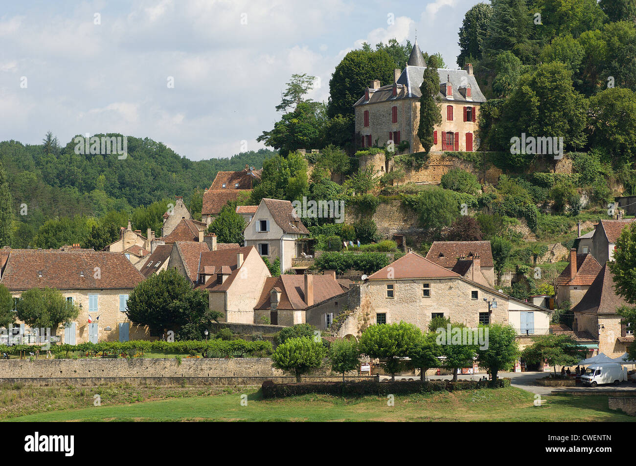 Die hübschen Hügel Dorf Limeuil an der Fluss Dordogne in Perigord ist offiziell einer der hundert schönsten Dörfer Frankreichs. Stockfoto