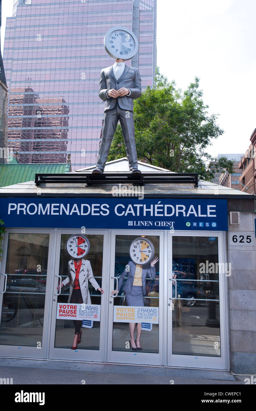 Eingang zur Promenade De La Cathédrale Les in der Innenstadt von Montreal. Stockfoto