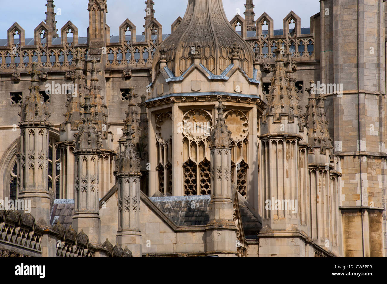 Cambridge, Cambridgshire, Cambridgeshire, England, Vereinigtes Königreich. August 2012.  Türme über dem Eingang Tor zum Kings College. Stockfoto