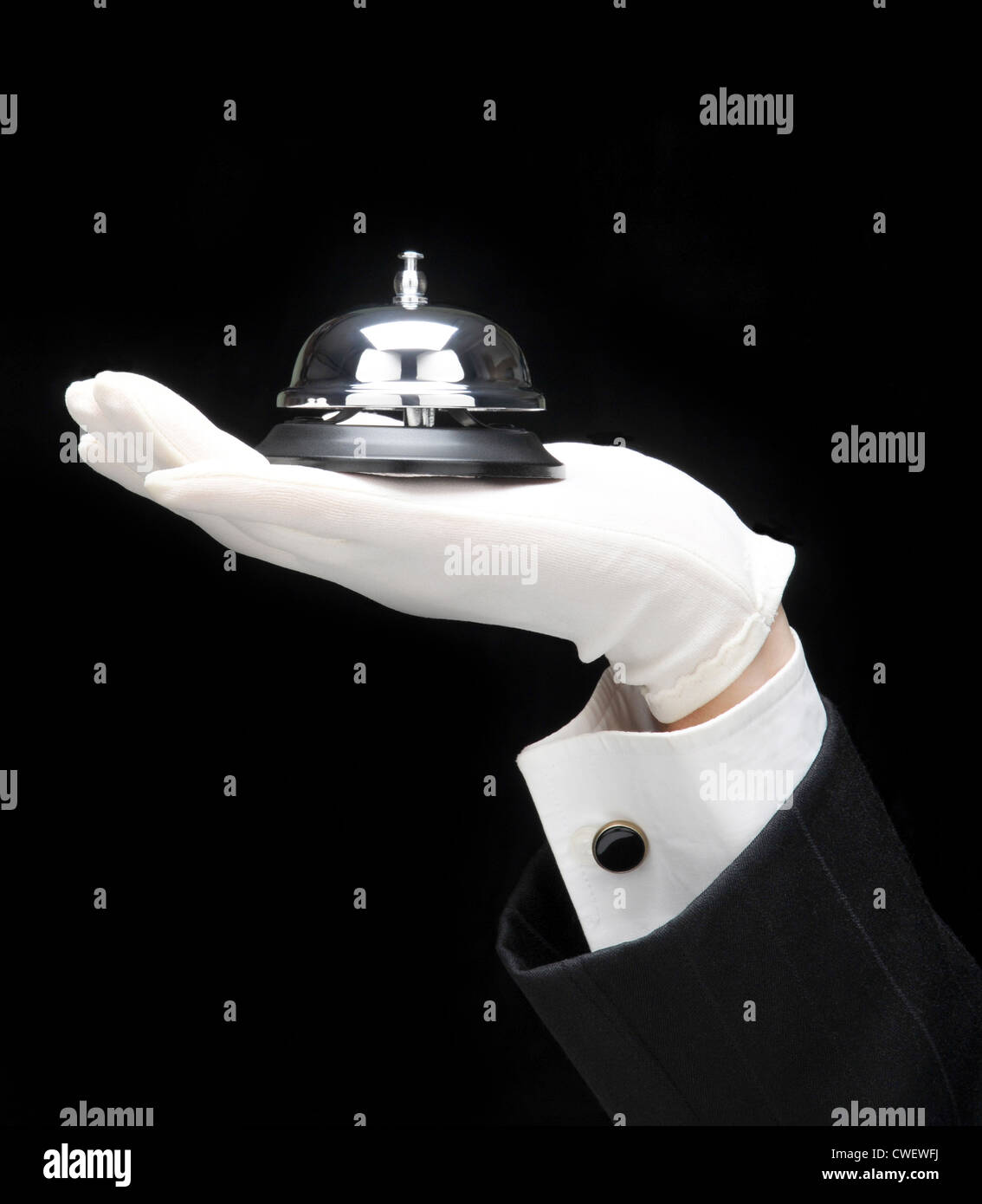 Butlers ausgestreckte Hand und Arm mit Call bell Stockfoto