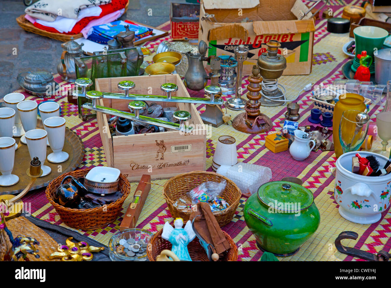 Wochenend-Markt in Place des Abbesses in Montmartre-Viertel von Paris Frankreich Stockfoto