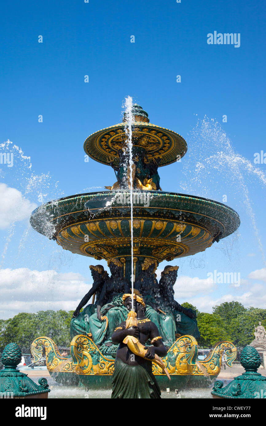 Brunnen in Place De La Concorde in Paris Stockfoto