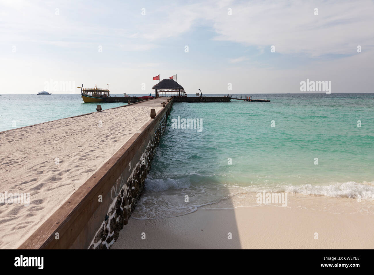 Resort Dock auf dem Wasser Stockfoto