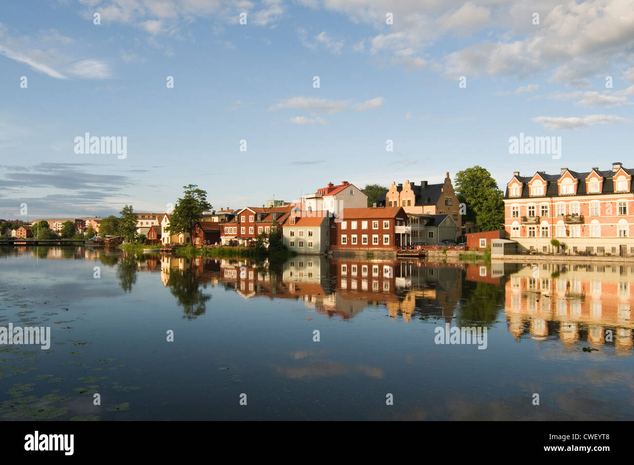 Eskilstuna Schweden Schwedische Städte Stadt Städte Sommerzeit Sommerzeit Eskilstunaån Fluss Gamla Stadt alt Stockfoto