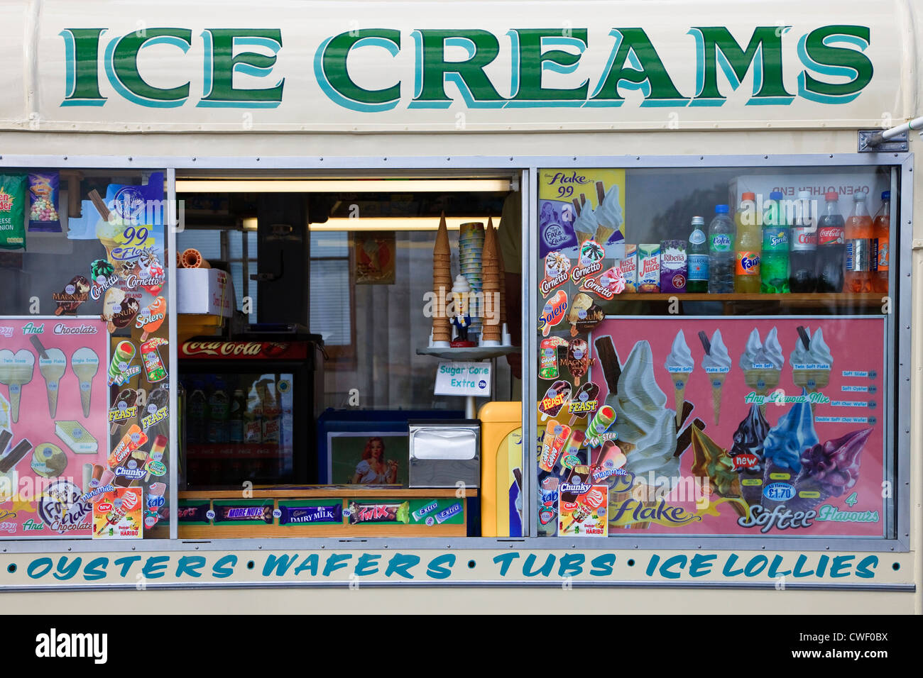 Außerhalb ein Eiswagen mit Werbung für Süßwaren, Edinburgh, Scotland, UK Stockfoto