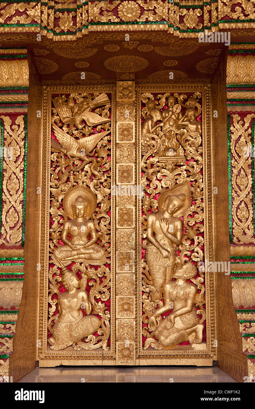 Der Haupteingang von der Ho Pha Bang Tempel in Luang Prabang (Laos). La Porte d'Entrée Principale du Tempel Ho Pha Bang, Stockfoto