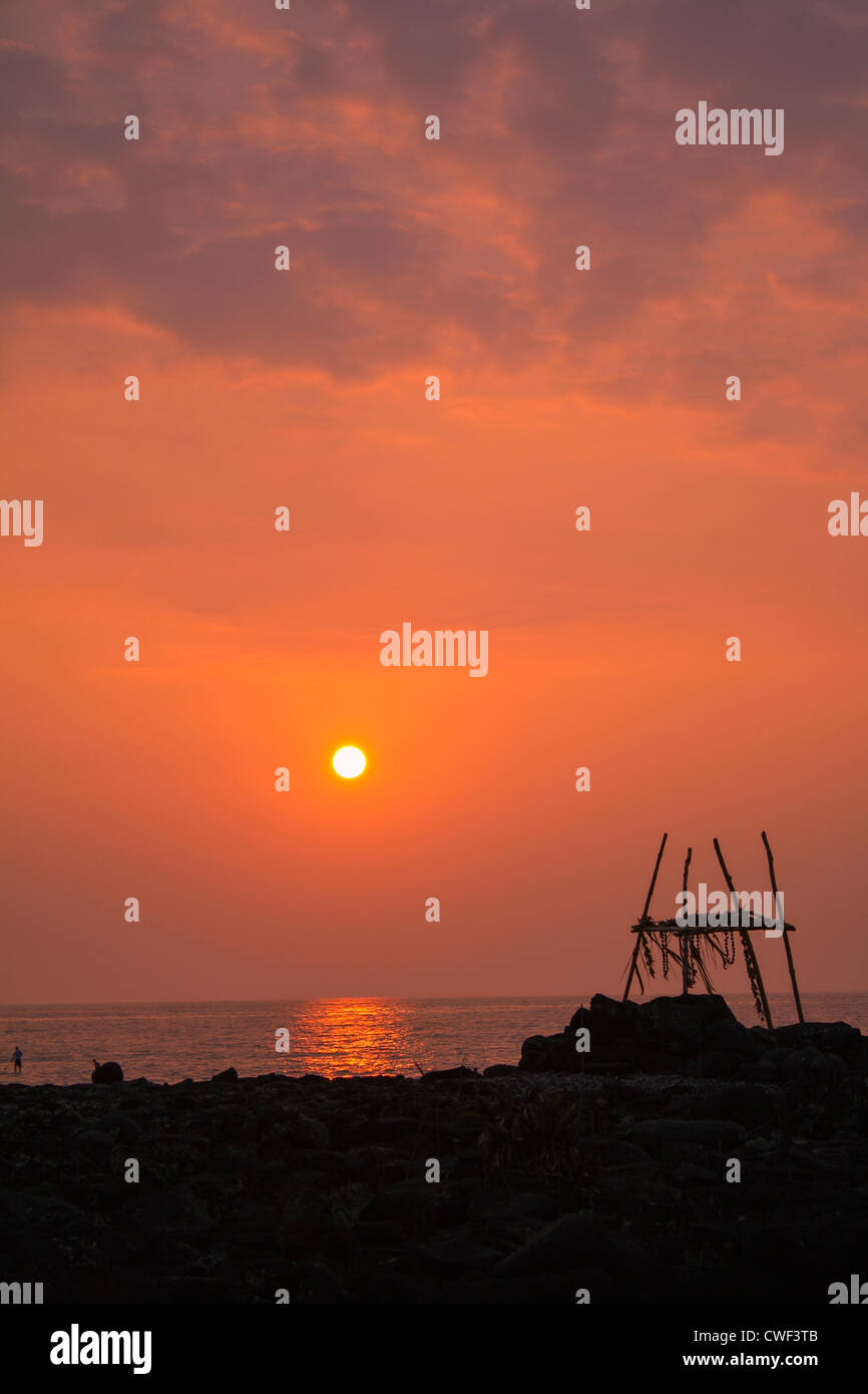 Hawaii Kona Ku'emanu antiken Tempel Heiau bis Surfen Götter Sonnenuntergang Stockfoto