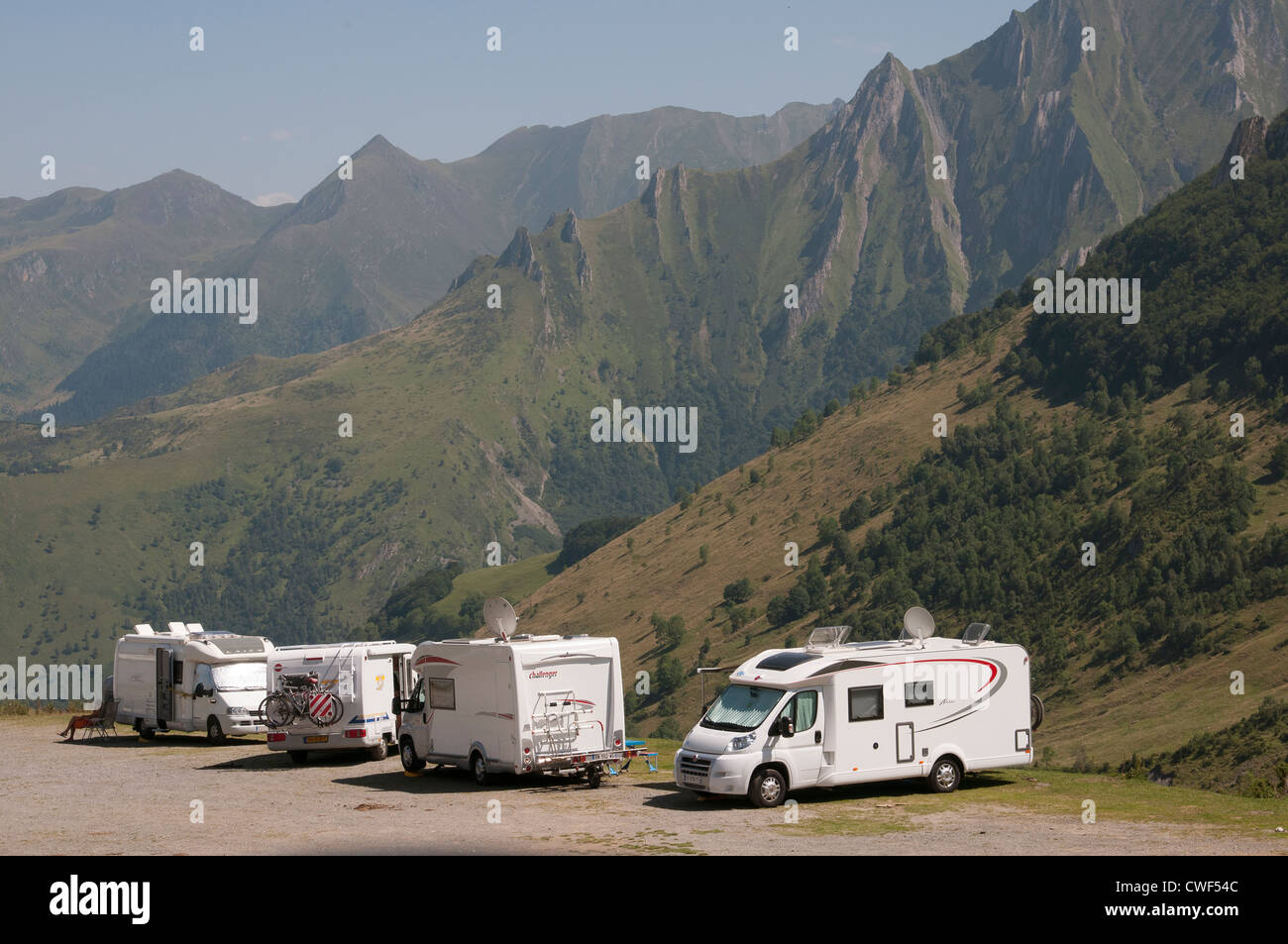 Nationalpark Pyrenäen Südwest-Frankreich touring Wohnmobile mit einer malerischen Bergkulisse Stockfoto