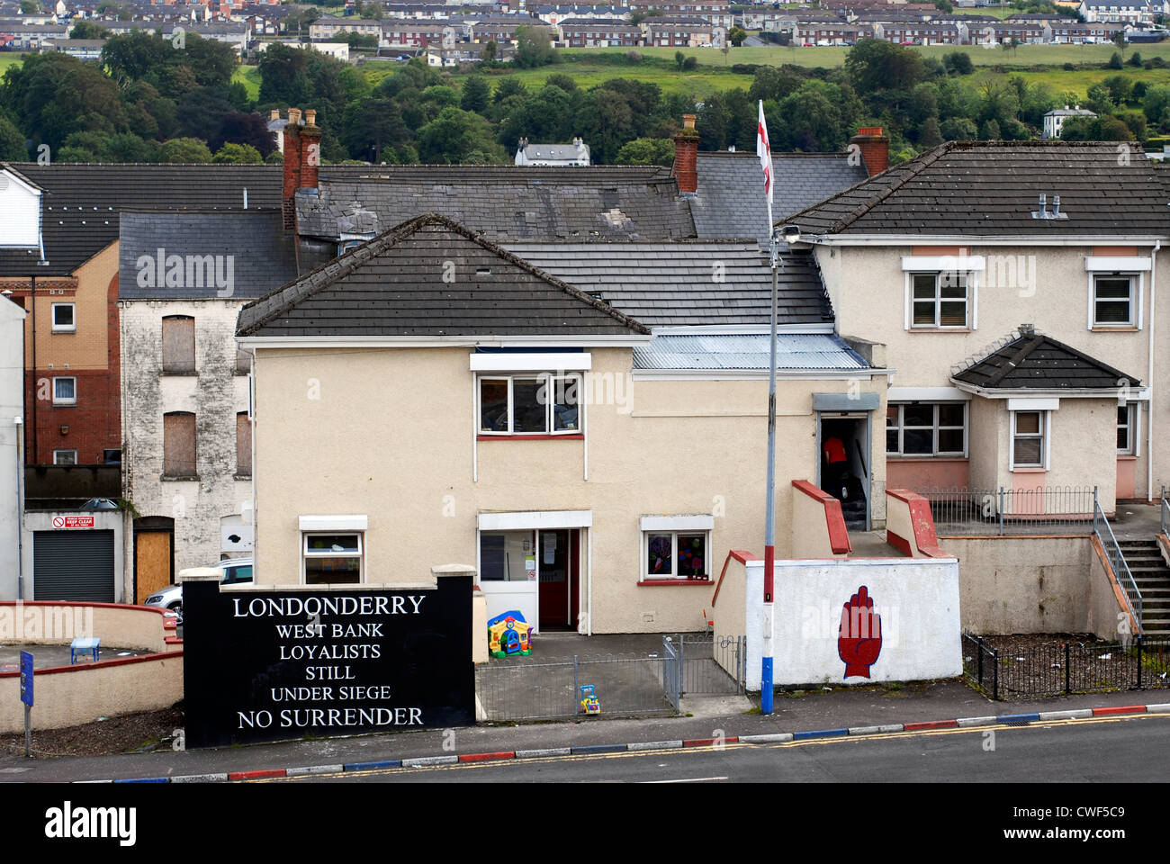 Politische Wandmalerei in einer protestantischen Gegend, Derry, Londonderry, County Derry, Ulster, Nordirland, Vereinigtes Königreich, Europa. Stockfoto