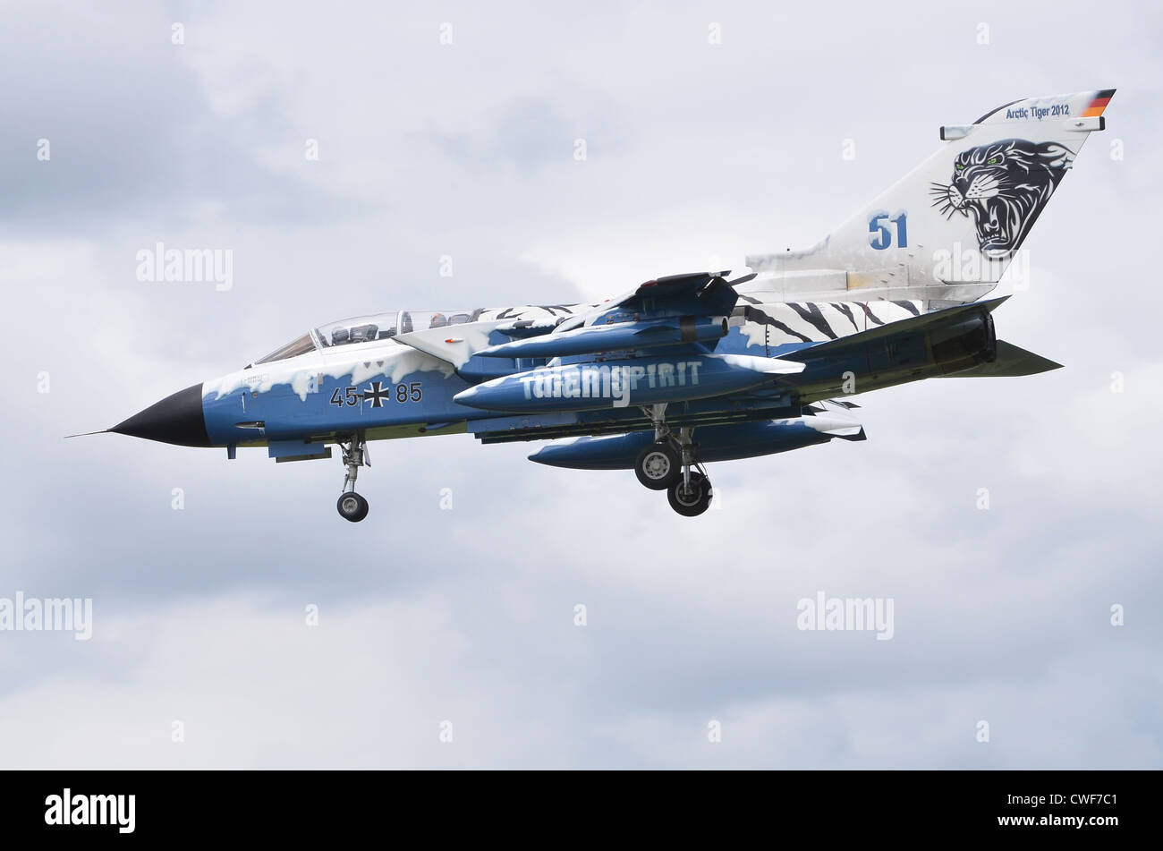 Panavia Tornado IDS in Arktis Tiger 2012 Markierungen, betrieben durch die deutsche Luftwaffe im Landeanflug auf RAF Fairford Stockfoto