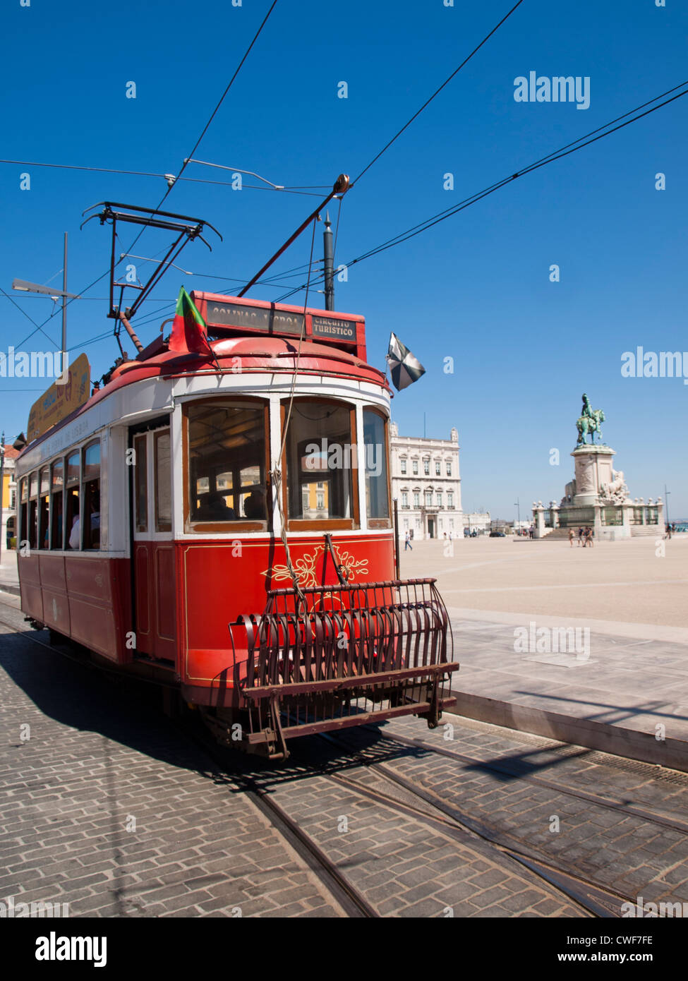 Touristische Straßenbahn in der Innenstadt von Lissabon Comercio Square Stockfoto