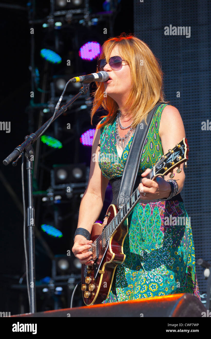 Vicki Peterson von der Gruppe The Bangles auf der Bühne bei den Rücklauf Festival Henley on Thames 2012. PER0249 Stockfoto