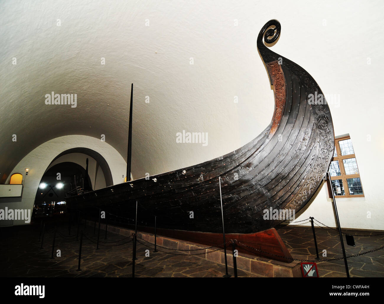 Wikinger-Schiff auf dem Display an das Wikingerschiffmuseum (Vikingskipshuset) in Oslo Stockfoto