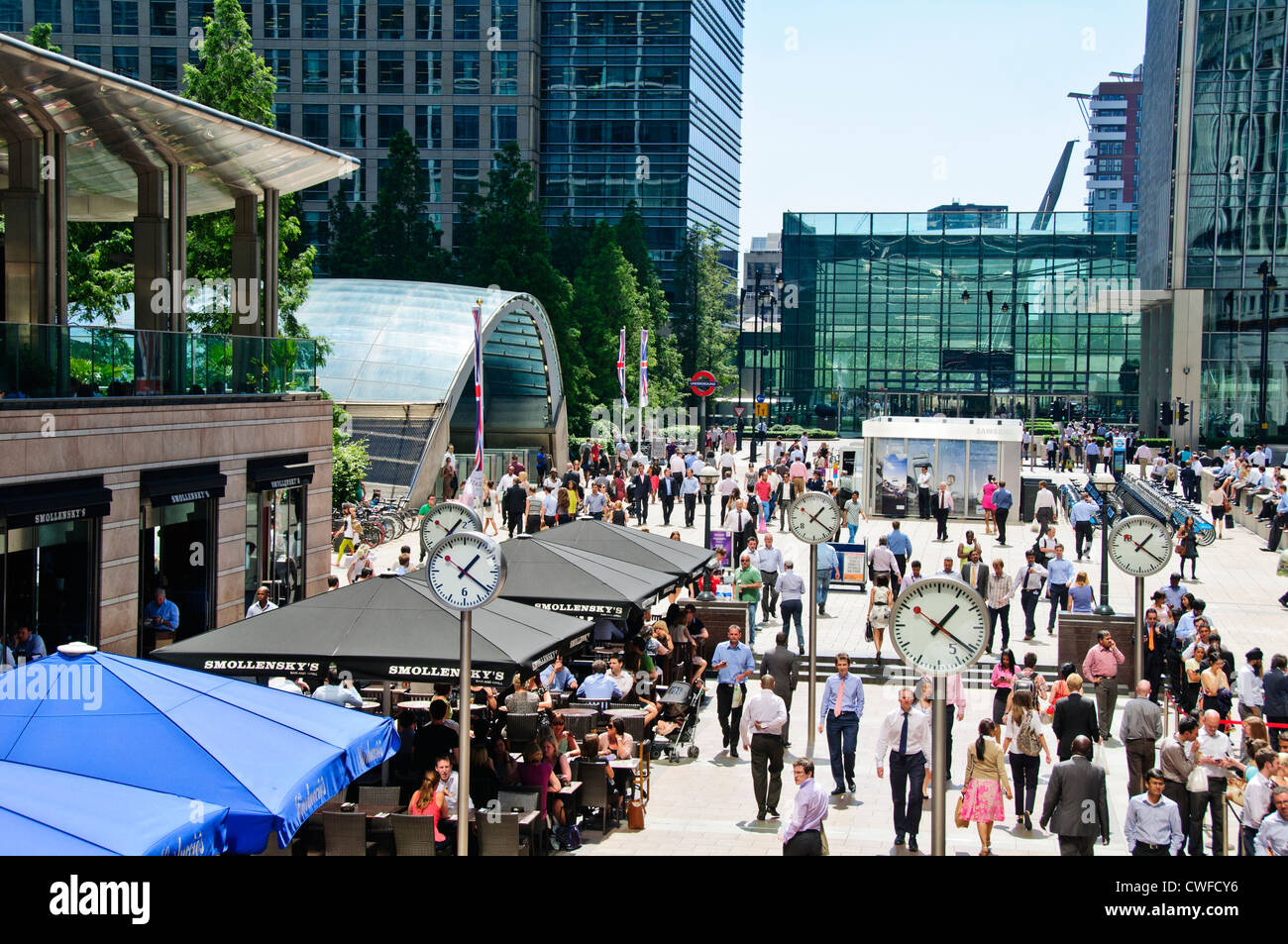 Kanarische Wharf.Around 90.000 Menschen arbeiten in Canary Wharf und ist Heimat der Welt oder europäischen Hauptsitz von zahlreichen Banks.UK Stockfoto