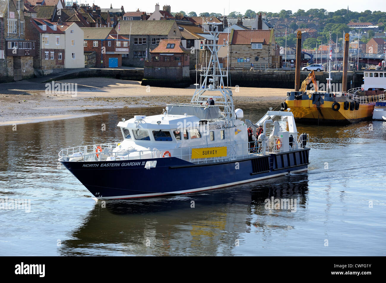 North eastern Wächter Fischerei Patrouille Boot verlassen Whitby auf Umfrage Pflichten North Yorkshire England uk Stockfoto