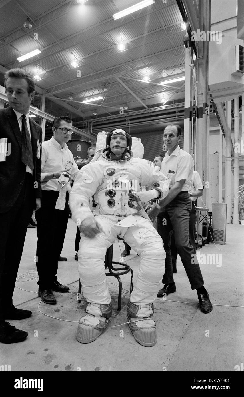 NASA Astronaut Neil Armstrong ruht während EVA training für die Apollo 11-Mission zum Mond 18. April 1969 am Manned Spacecraft Center in Houston, TX. Stockfoto