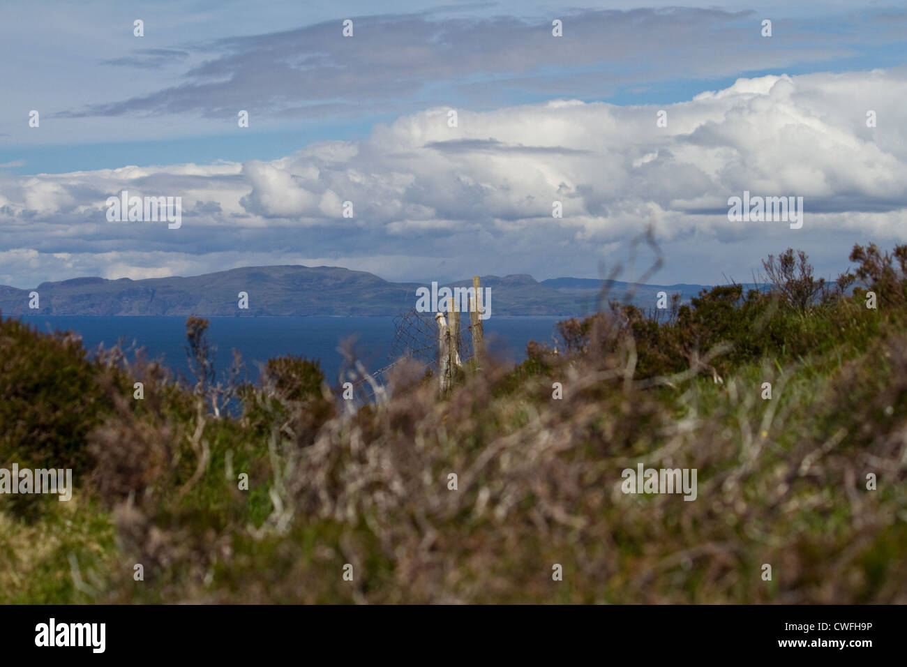 Blick auf die Insel Skye aus dem Norden von Canna, kleinen Inseln, Schottland Stockfoto