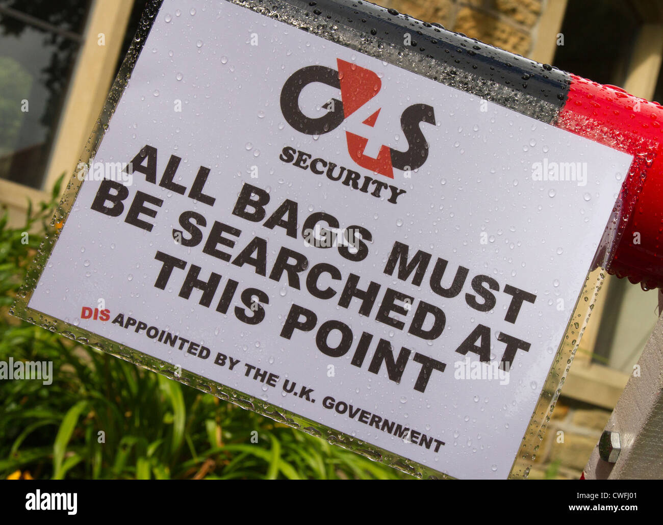 G4S Security  Olympic unter dem Motto 2012, Higham Scarecrow Festival, in der Nähe von Pendle, Lancashire, UK Stockfoto