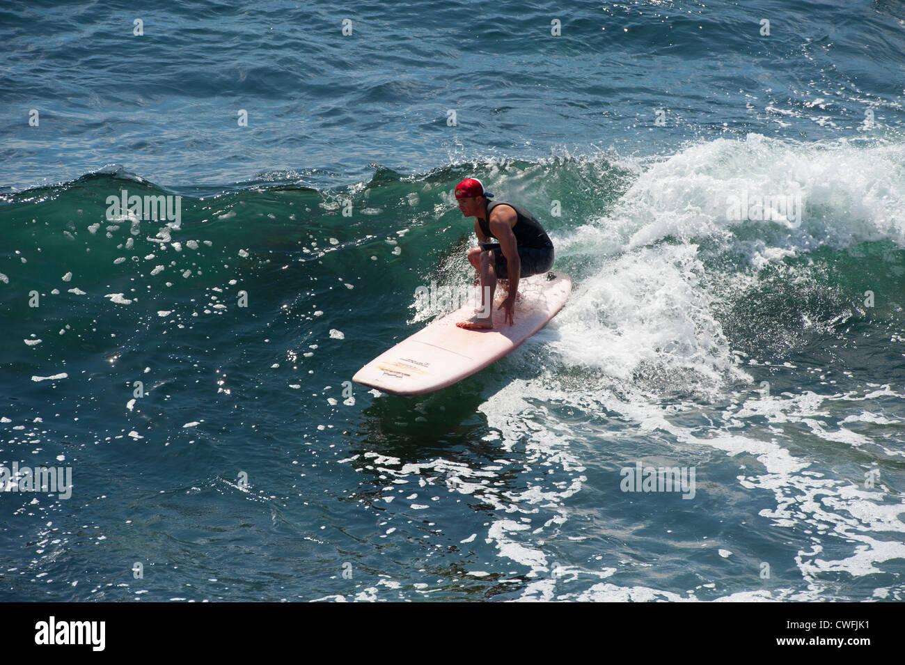 USA California CA Santa Cruz Surfen am Lighthouse Point Steamer Lane langes Brett Stockfoto