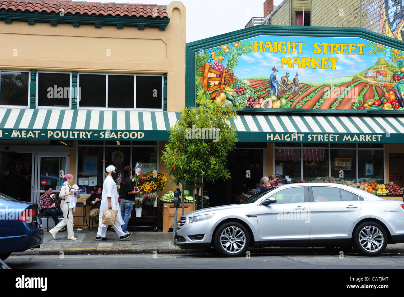 USA Kalifornien CA San Francisco - Haight Ashbury Viertel 60er Hippie Bewegung Haight Street Market Stockfoto
