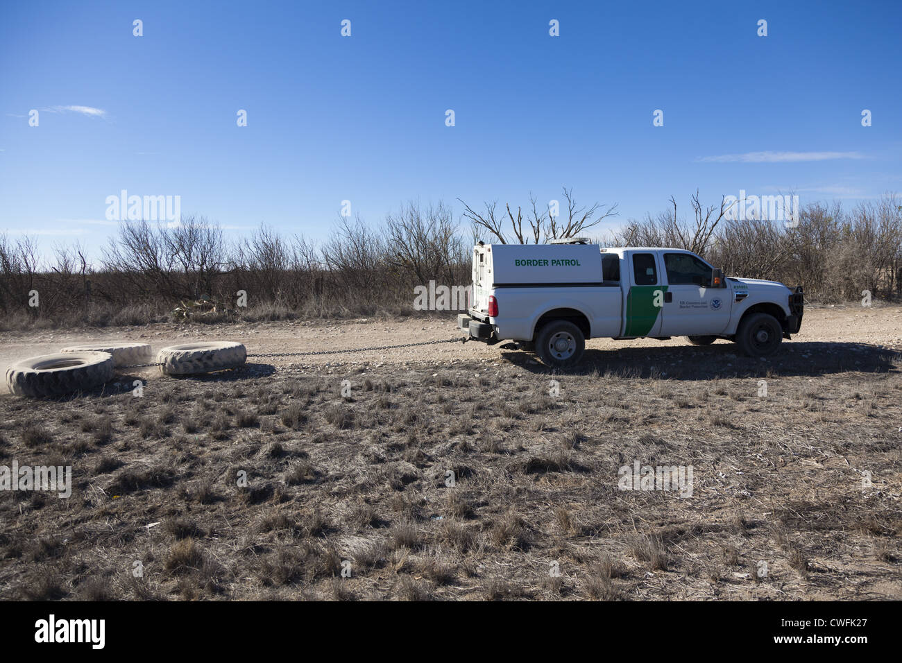 Border Patrol LKW Einstufung eine Spur neben Highway 90 in Texas. Dies ist vor Ort illegalen helfen, die gekreuzt haben kann. Stockfoto