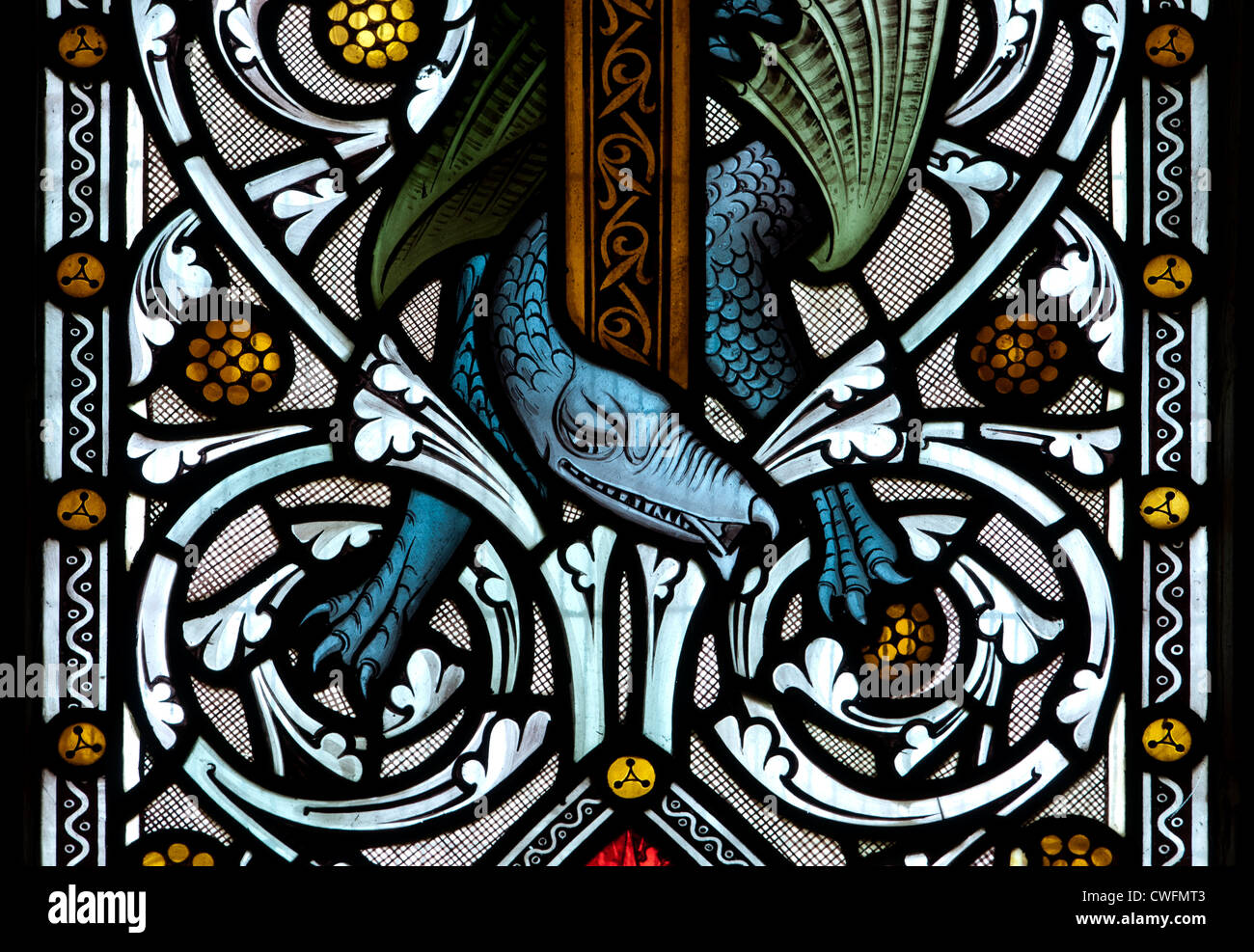 Blau Drachen Glasmalerei, St John the Baptist Church, Wappenbury, Warwickshire, Großbritannien Stockfoto