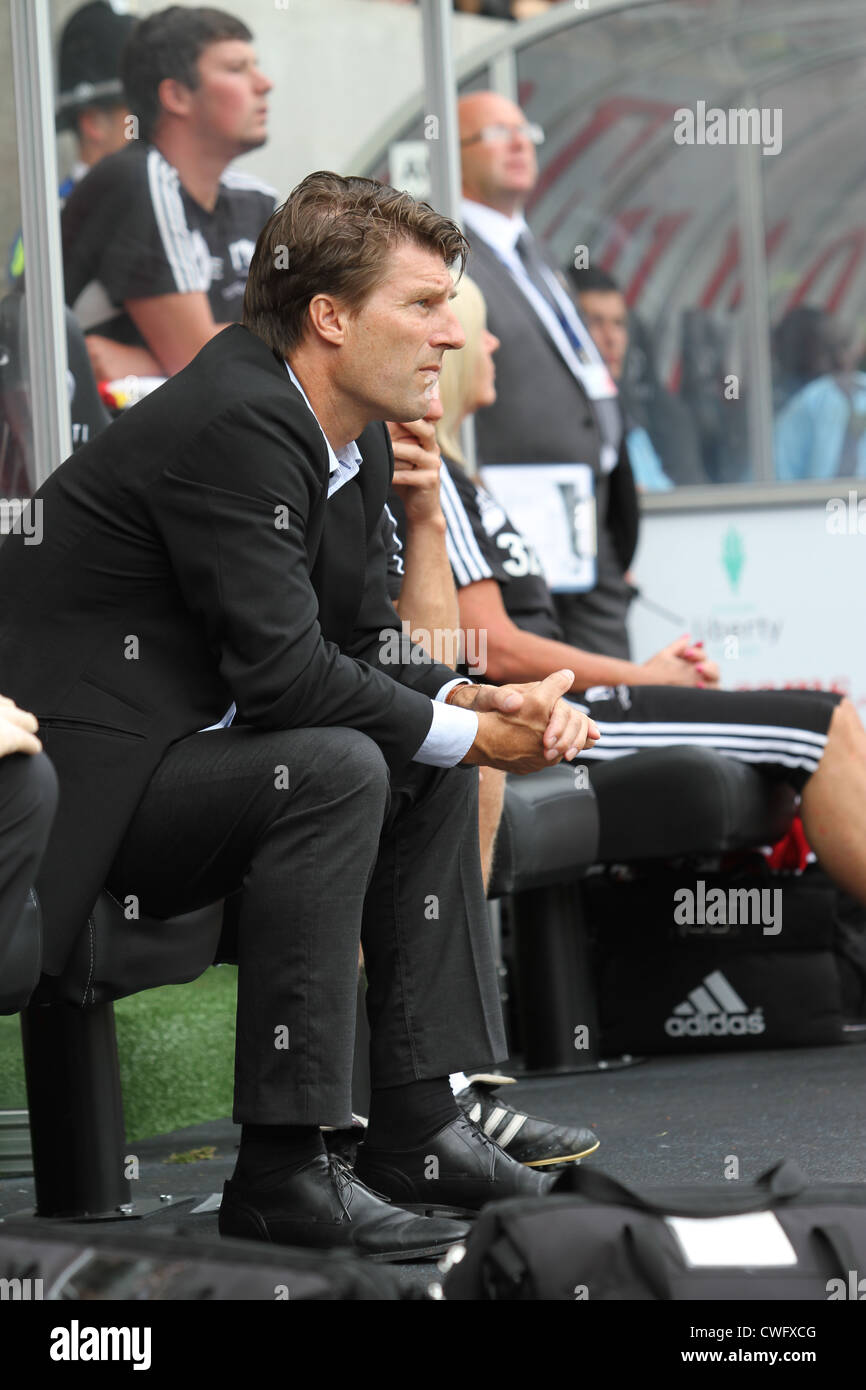 Swansea City-Manager, Michael Laudrup Uhren sein Team West Ham im Liberty Stadium zu übernehmen. Stockfoto