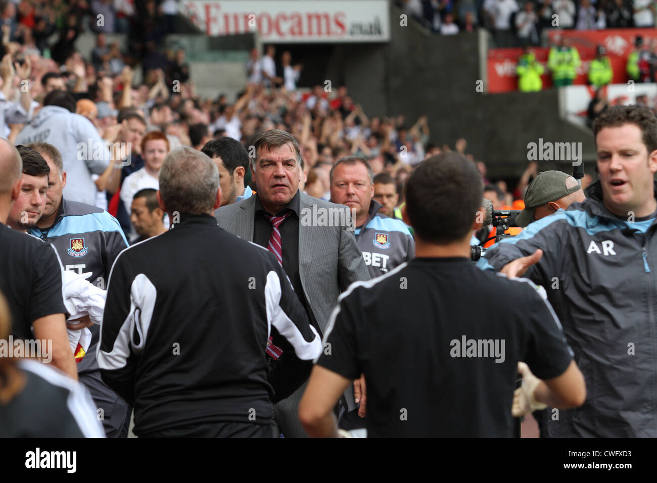 Die vielen Gesichter von Sam Allardyce als He Uhren sein Team West Ham, verlieren drei Null Weg von zu Hause bei Swansea City. Stockfoto